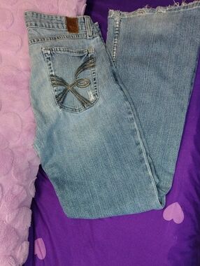 BKE Light Wash Women's Jeans with Embroidered Back Pocket